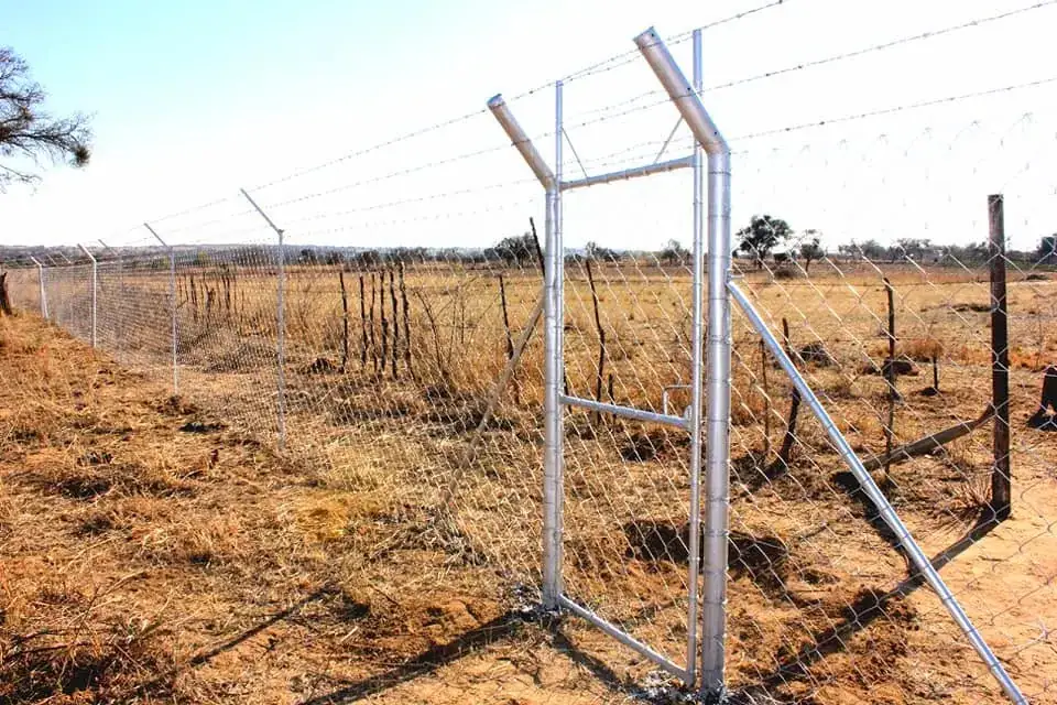 Framans Securities fencing installation and on-site project photo 8