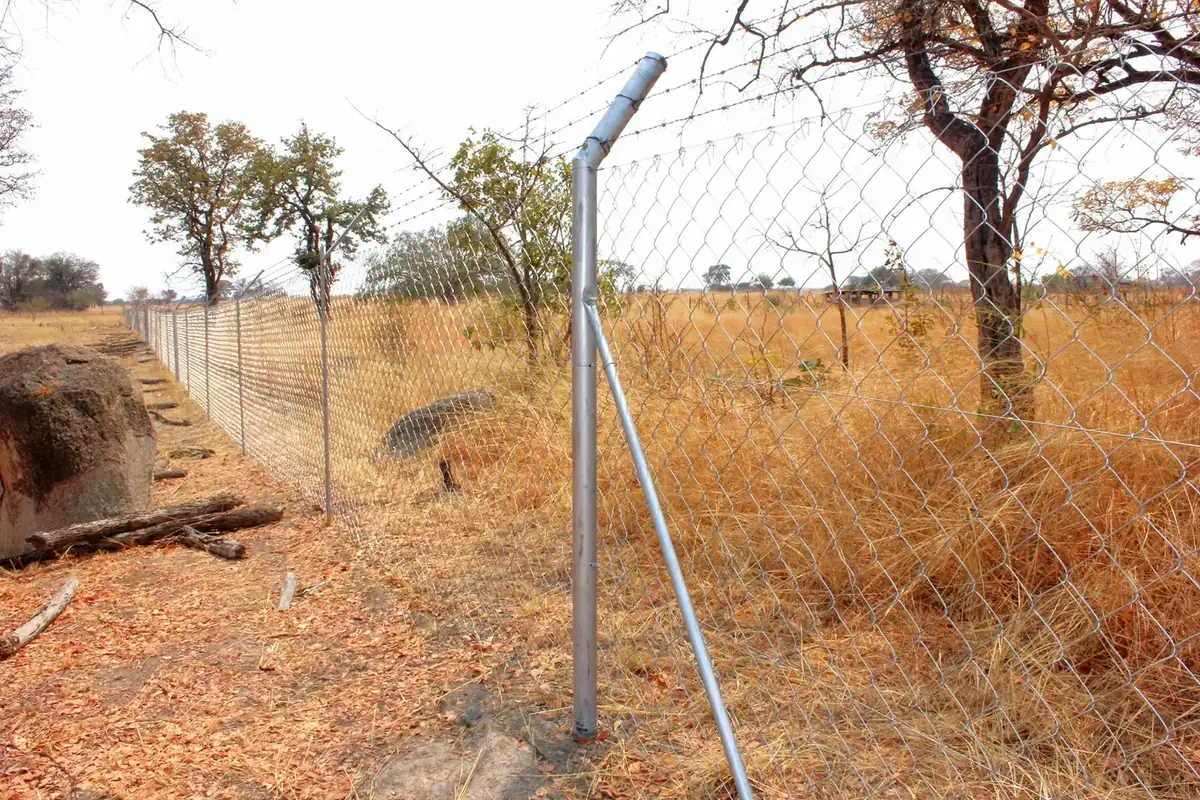 Framans Securities fencing installation and on-site project photo 12