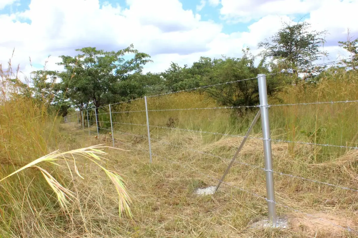 Framans Securities fencing installation and on-site project photo 35