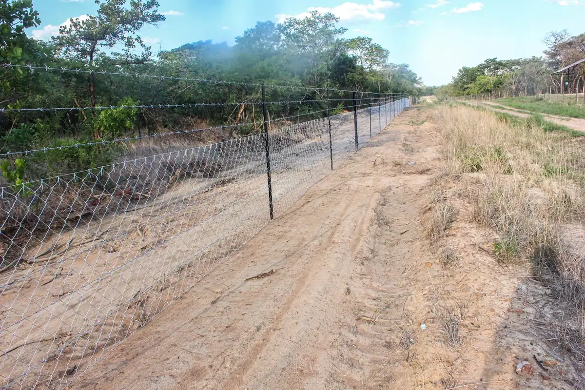 Framans Securities fencing installation and on-site project photo 38