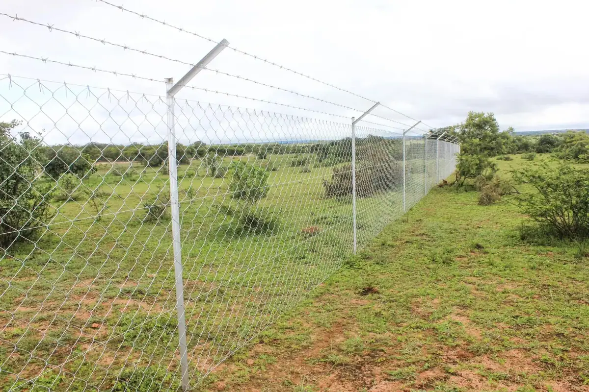 Framans Securities fencing installation and on-site project photo 39