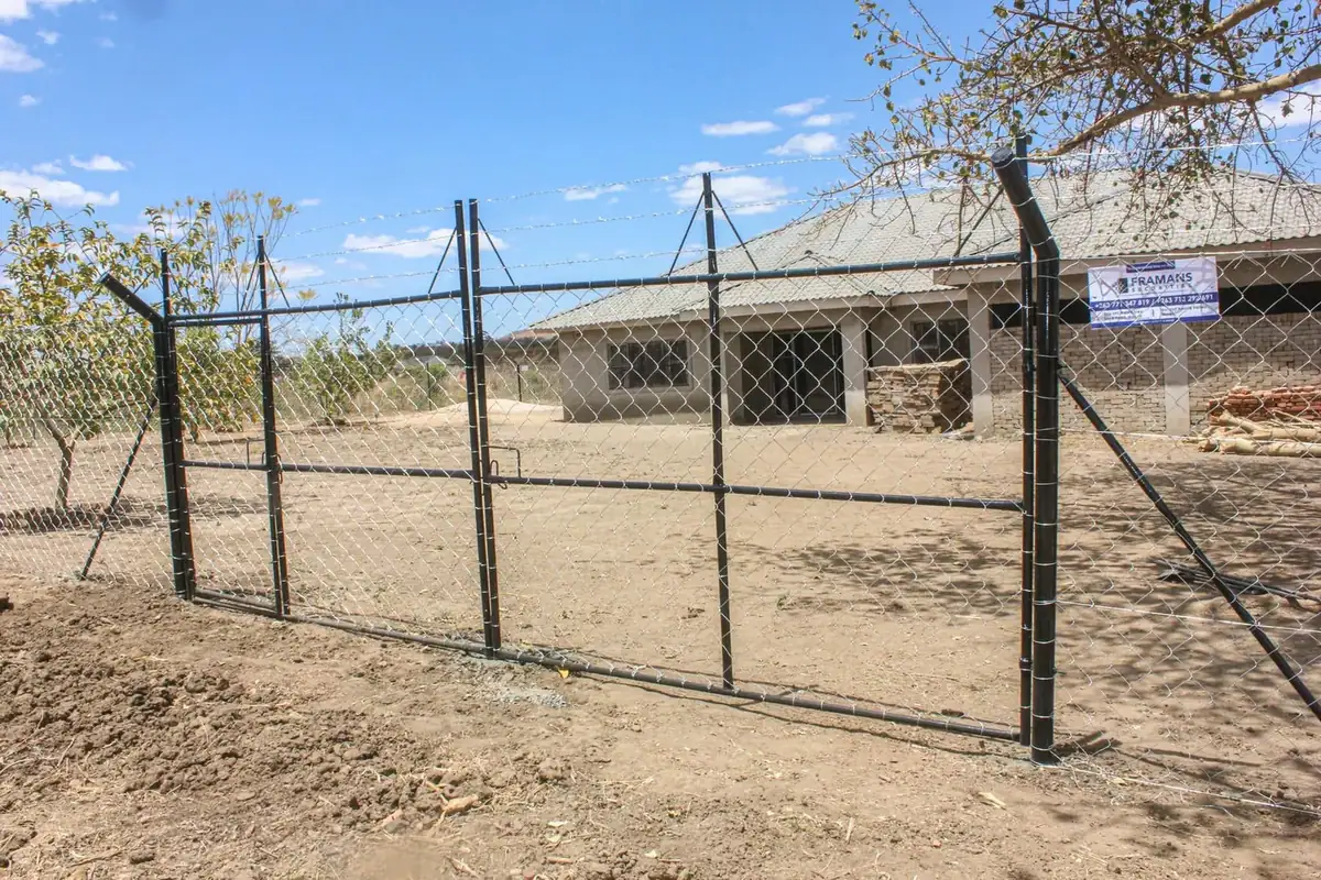 Framans Securities fencing installation and on-site project photo 40
