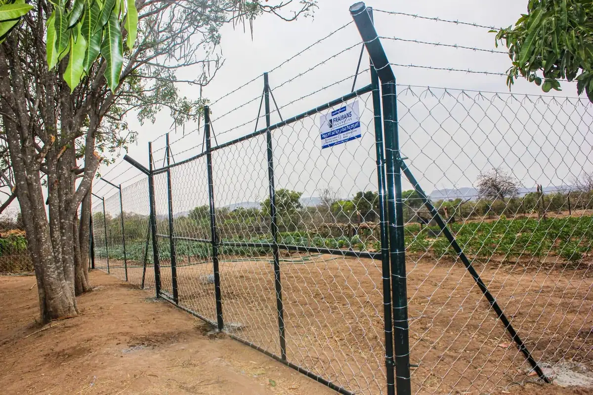 Framans Securities fencing installation and on-site project photo 42