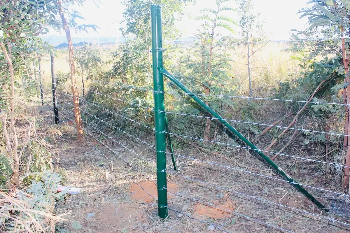 Framans Securities fencing installation and on-site project photo 44