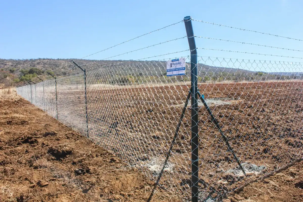 Framans Securities fencing installation and on-site project photo 48