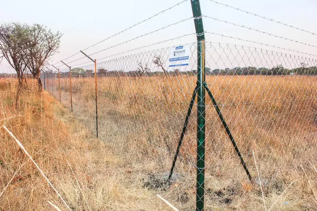 Framans Securities fencing installation and on-site project photo 49