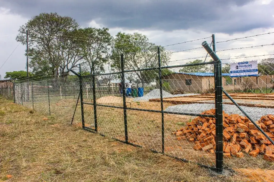 Framans Securities fencing installation and on-site project photo 50