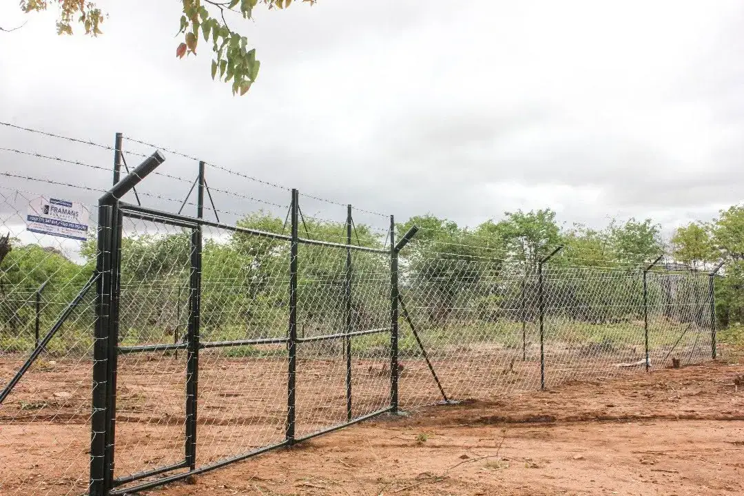 Framans Securities fencing installation and on-site project photo 52