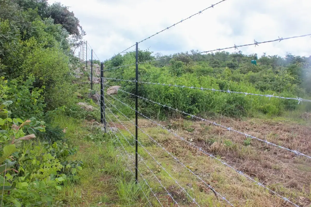 Framans Securities fencing installation and on-site project photo 61